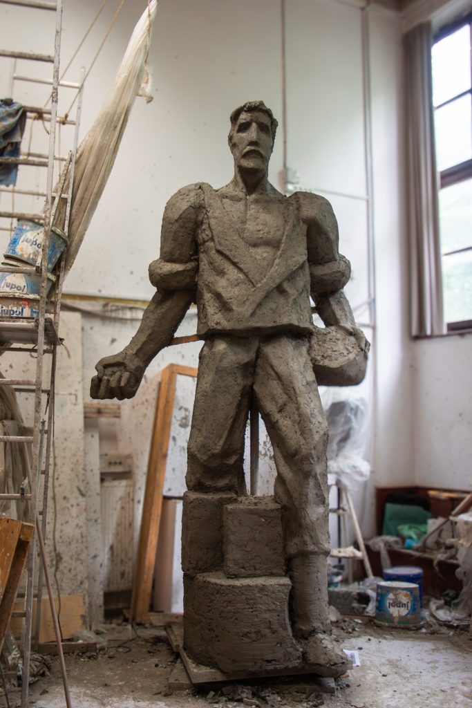 Dokončan kip Sejalec v glini
